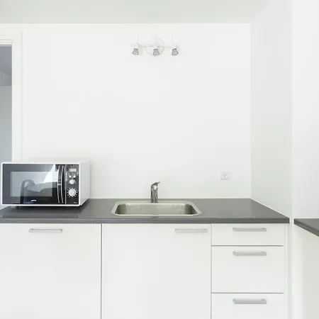 Beautiful 1-br W A Balcony By Harbour - 87 *