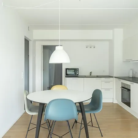Beautiful 1-br W A Balcony By Harbour - 87 *