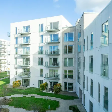 Beautiful 1-br W A Balcony By Harbour - 87 *